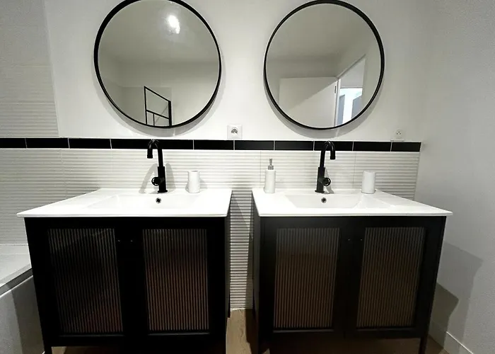 Au Coeur Des Vignes - *